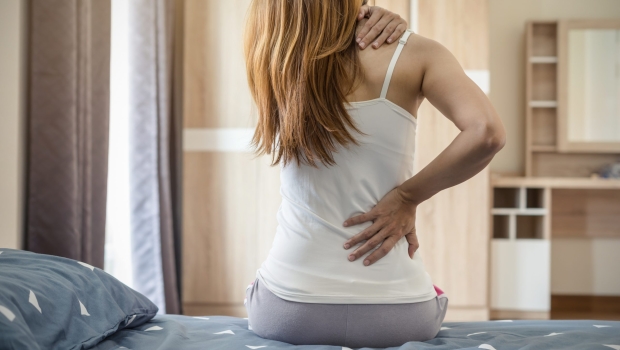Lattenrost bei Rückenschmerzen oder Bandscheibenvorfall – diese Modelle eignen sich am besten